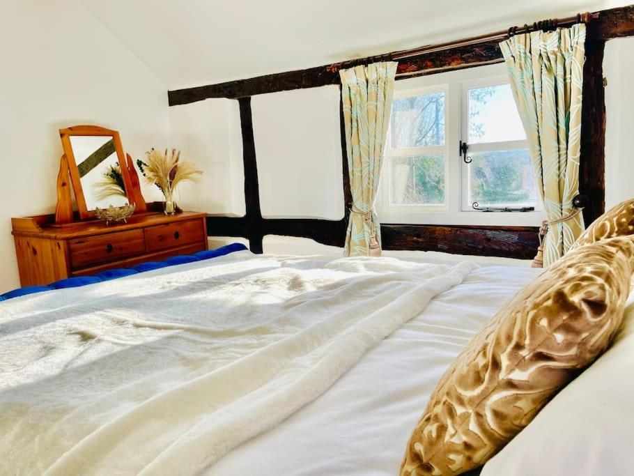 Ferienhaus Pool Bed!-2 Bed With Dog Walking Trails And Local Pub On Your Doorstep! Popular Walking Trails Nearby-malvern Hills And The Brockhampton Estate- Peaceful Village On The Border Of Hereford And *