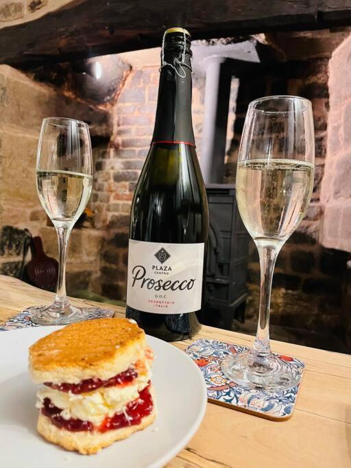 Pool Bed!-2 Bed With Dog Walking Trails And Local Pub On Your Doorstep! Popular Walking Trails Nearby-malvern Hills And The Brockhampton Estate- Peaceful Village On The Border Of Hereford And *