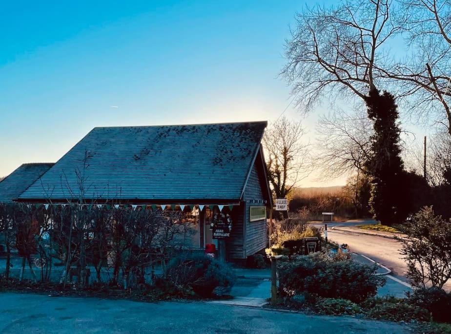 Pool Bed!-2 Bed With Dog Walking Trails And Local Pub On Your Doorstep! Popular Walking Trails Nearby-malvern Hills And The Brockhampton Estate- Peaceful Village On The Border Of Hereford And Ferienhaus